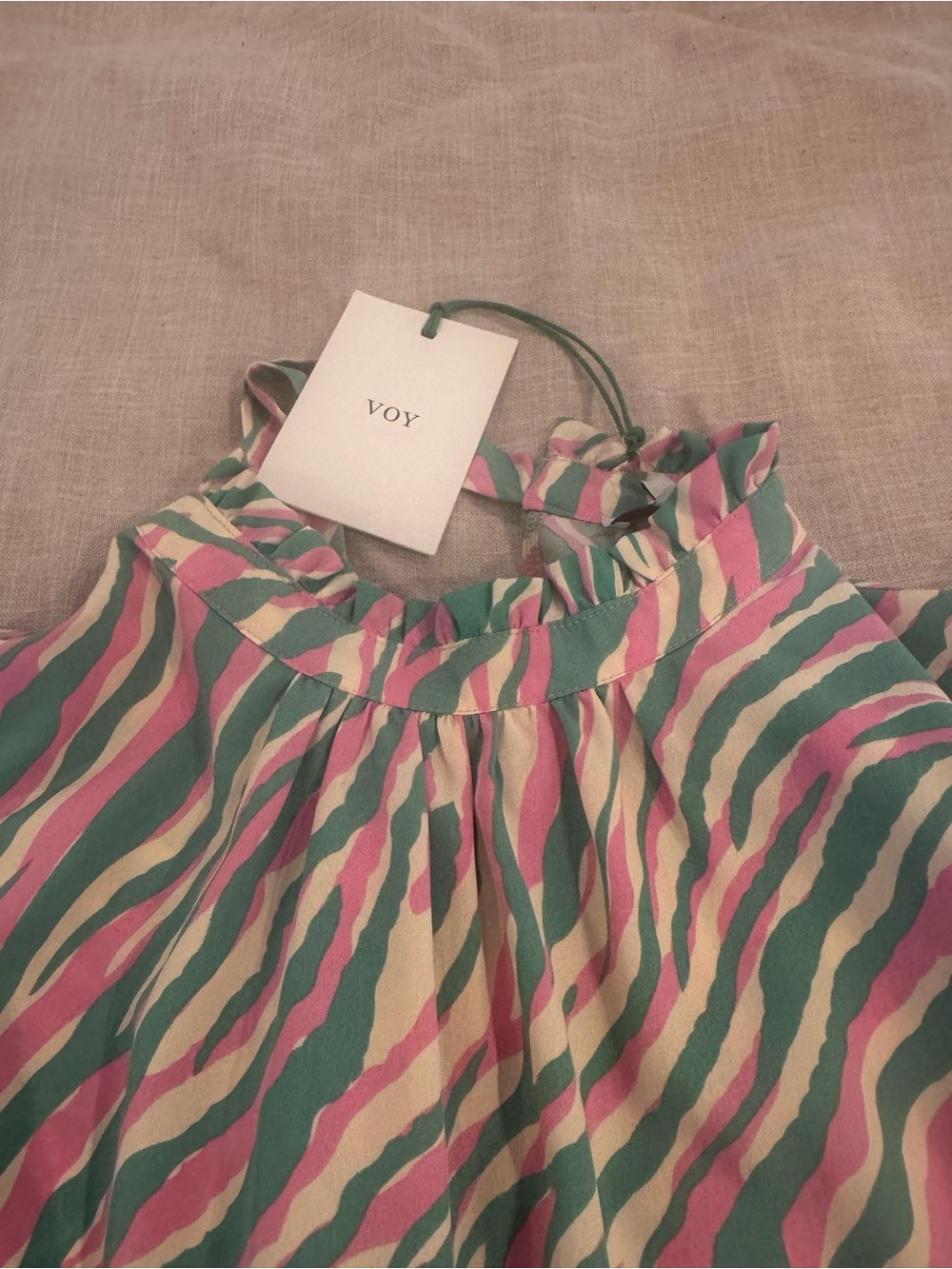 VOY Pink, Green & Cream Wave-Print Ruffle Neck Tank